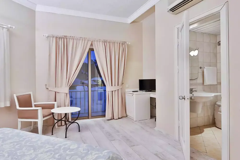 Standart Kara Manzaralı Oda