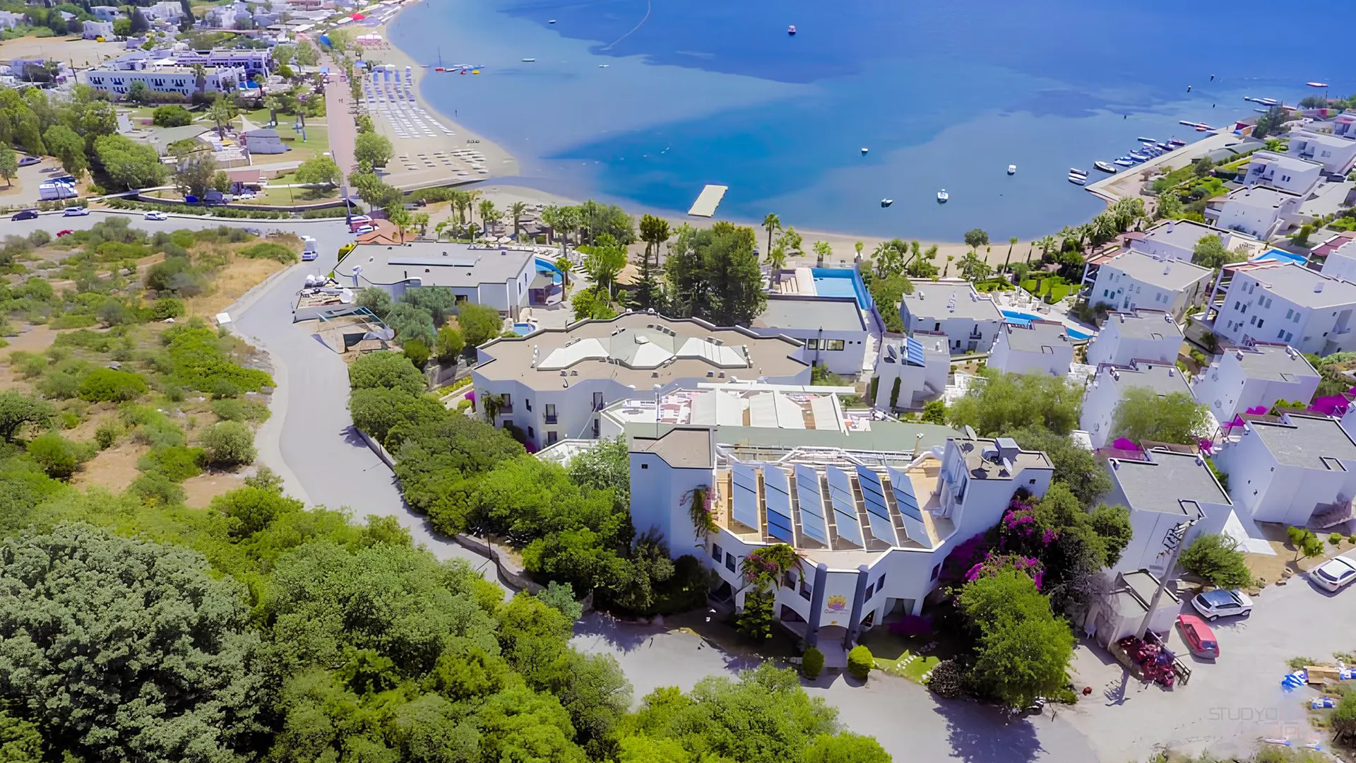 The Nowness Luxury Hotel MObil Slider